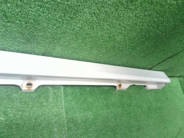 【中古】ムーヴ DBA-LA110S 右サイドステップ スポイラー 75853-B2140-A0 自社品番240761 W24