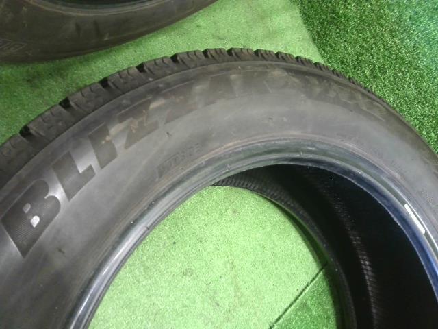 【中古】17インチ 冬 スタッドレスタイヤ 215/55R17 4本 ブリヂストン BLIZZAK VRX2 2019年製   自社品番240764