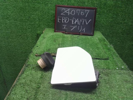 【中古】エブリィ EBD-DA17V フューエルリッド 給油口パネル 75465-68H10-PBL 自社品番240767 26U