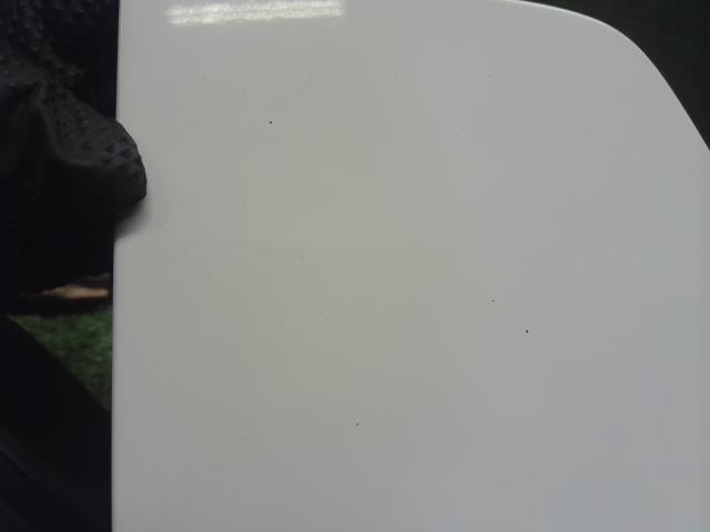 【中古】エブリィ EBD-DA17V フューエルリッド 給油口パネル 75465-68H10-PBL 自社品番240767 26U