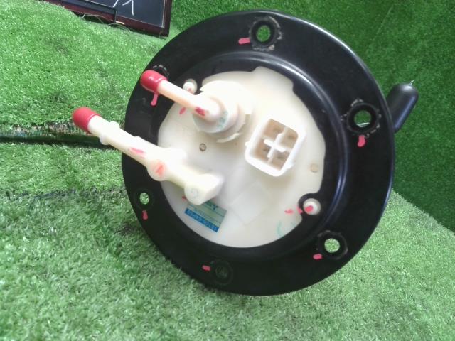 【中古】エブリィ EBD-DA17V フューエル 燃料ポンプ 15100-64840 自社品番240767 26U