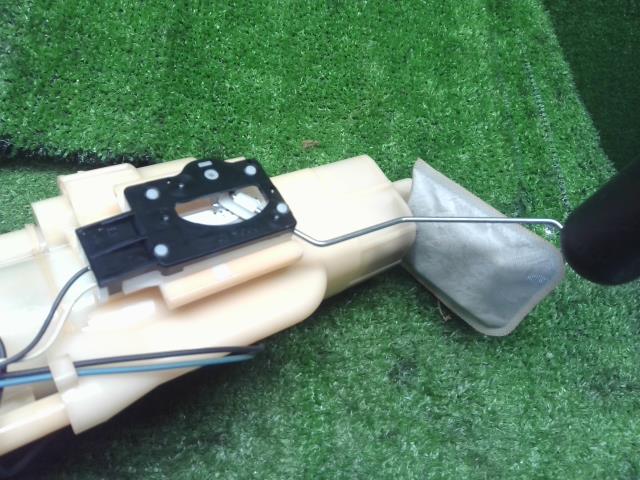 【中古】エブリィ EBD-DA17V フューエル 燃料ポンプ 15100-64840 自社品番240767 26U