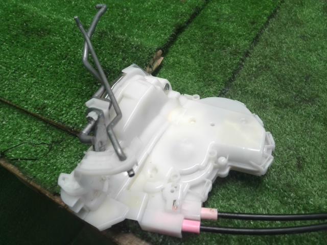 【中古】エブリィ EBD-DA17V 右フロントドアロック 82201-64P00 自社品番240767 26U