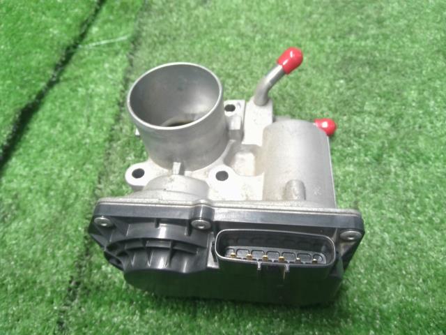 【中古】ｅＫワゴン DBA-B11W スロットルボディ 1450A221 自社品番240768 X42