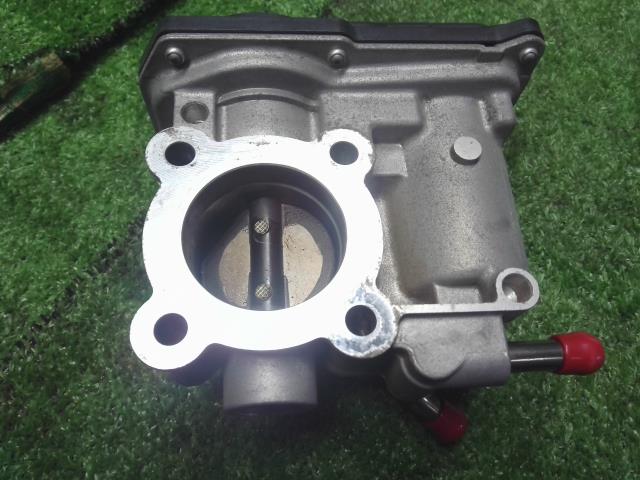 【中古】ｅＫワゴン DBA-B11W スロットルボディ 1450A221 自社品番240768 X42
