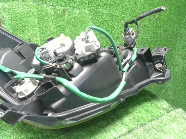 【中古】フォレスター DBA-SJG 左ヘッドランプ ライト 84002SG070 自社品番240781 61K
