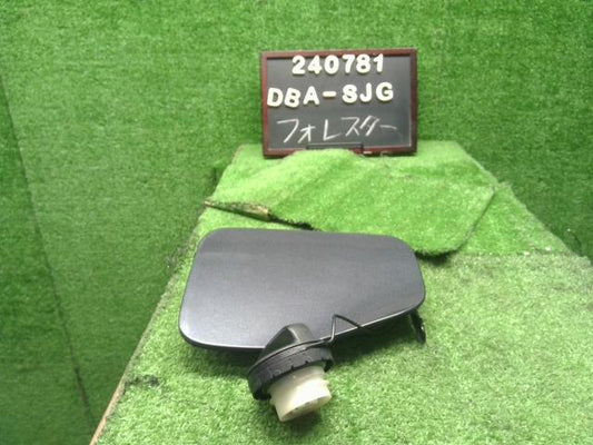【中古】フォレスター DBA-SJG フューエルリッド 給油口パネル 57601SG0009P 自社品番240781 61K