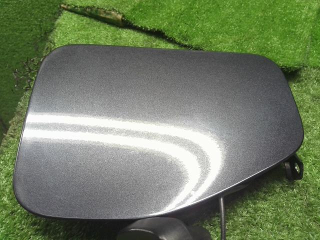 【中古】フォレスター DBA-SJG フューエルリッド 給油口パネル 57601SG0009P 自社品番240781 61K