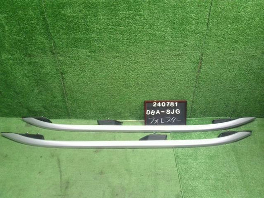 【中古】フォレスター DBA-SJG ルーフレール ルーフバー  自社品番240781 61K