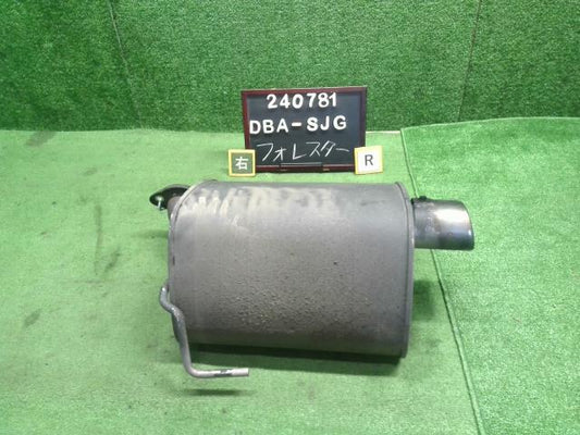 【中古】フォレスター DBA-SJG 右 リアマフラー 44300SG050 自社品番240781 61K