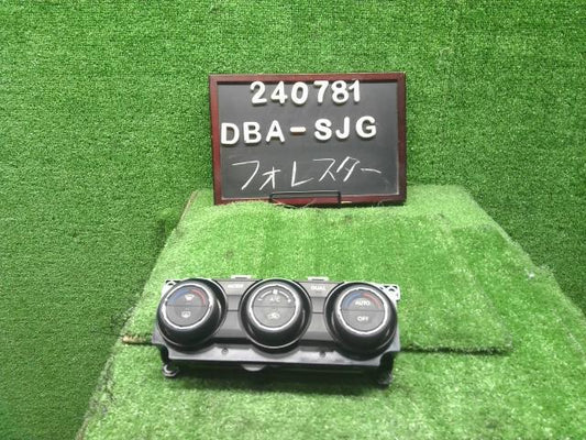 【中古】フォレスター DBA-SJG エアコン AC スイッチパネル 72311SG030 自社品番240781 61K