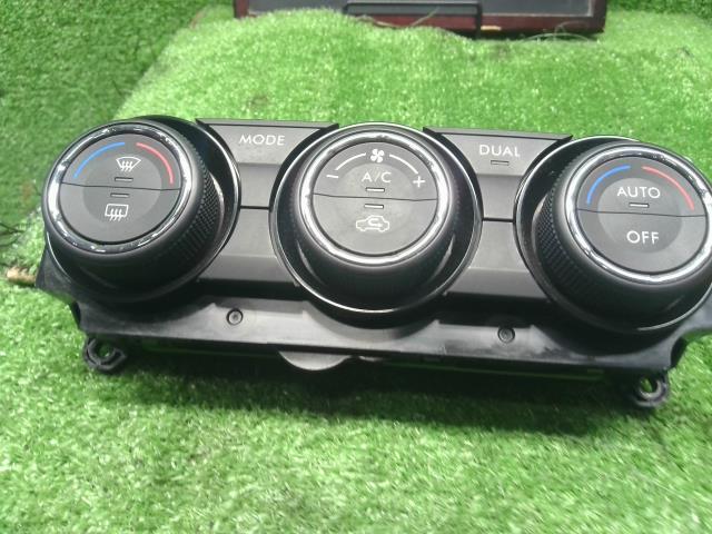 【中古】フォレスター DBA-SJG エアコン AC スイッチパネル 72311SG030 自社品番240781 61K