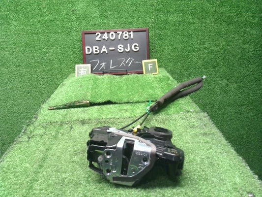 【中古】フォレスター DBA-SJG 右フロントドアロック 61032SG020 自社品番240781 61K