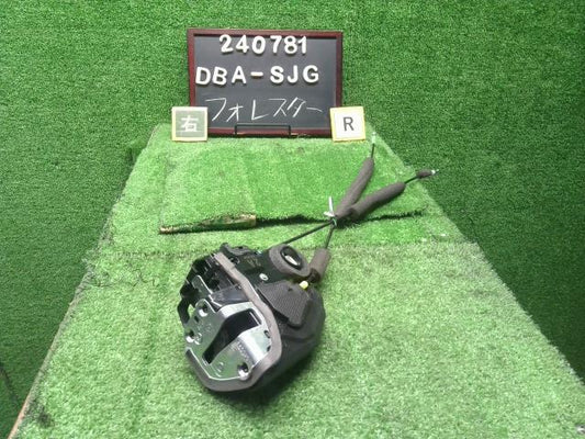 【中古】フォレスター DBA-SJG 右リアドアロック 61035SG000 自社品番240781 61K