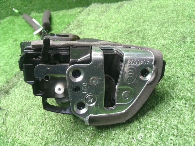 【中古】フォレスター DBA-SJG 右リアドアロック 61035SG000 自社品番240781 61K