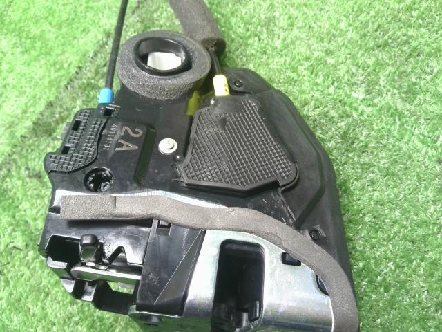 【中古】フォレスター DBA-SJG 右リアドアロック 61035SG000 自社品番240781 61K