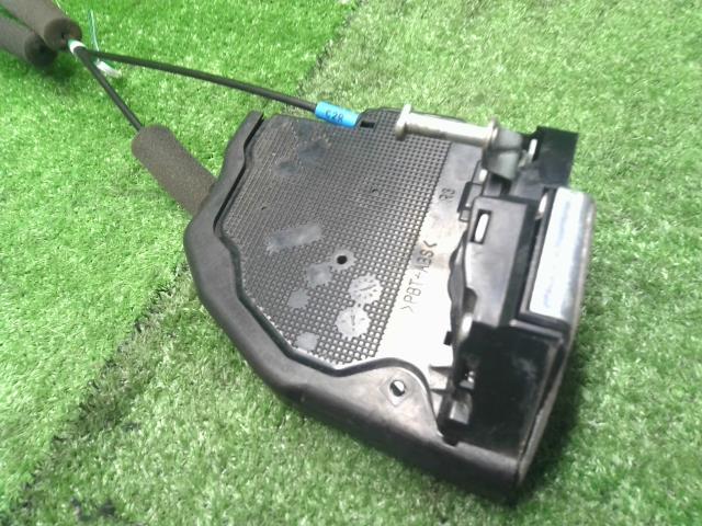 【中古】フォレスター DBA-SJG 右リアドアロック 61035SG000 自社品番240781 61K