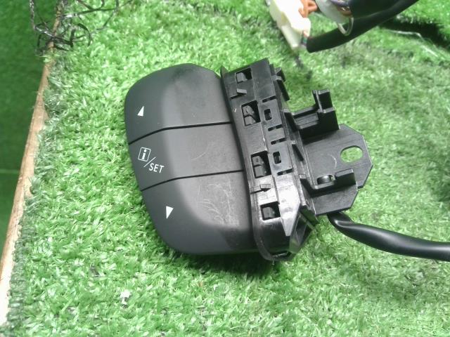 【中古】フォレスター DBA-SJG ステアリング ハンドルスイッチ 83154SG190 自社品番240781 61K
