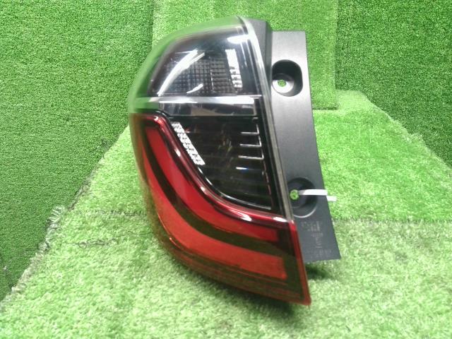 【中古】シャトル 6AA-GP7 左テールランプ ライト 33550-TD4-N01 自社品番240783 NH830M