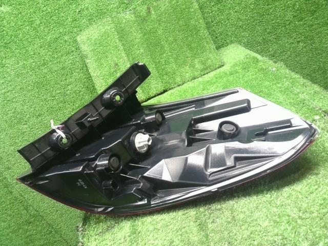 【中古】シャトル 6AA-GP7 左テールランプ ライト 33550-TD4-N01 自社品番240783 NH830M