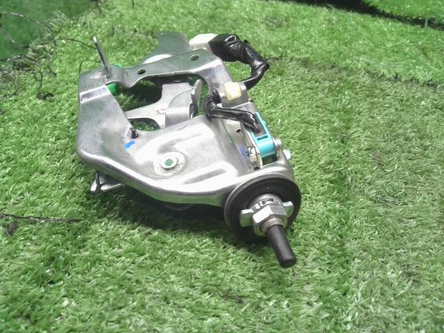 【中古】ウェイク DBA-LA700S フューエルリッドオープナー 77037-B2030 自社品番240787 W24