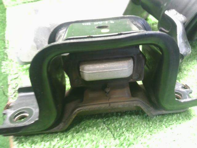 【中古】フィット DAA-GP5 エンジンマウント  自社品番240789 B593M