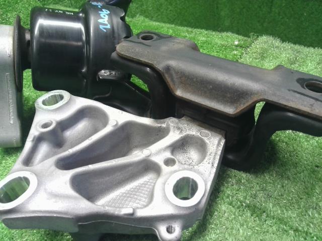 【中古】フィット DAA-GP5 エンジンマウント  自社品番240789 B593M