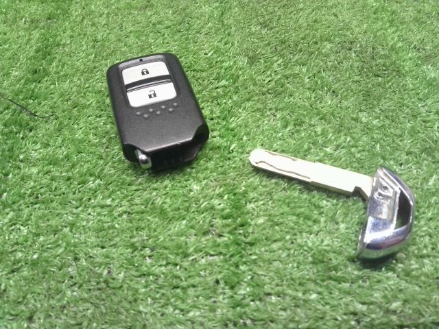 【中古】フィット DAA-GP5 キーレスリモコン スマートキー 72147-T5C-J01 自社品番240789 B593M