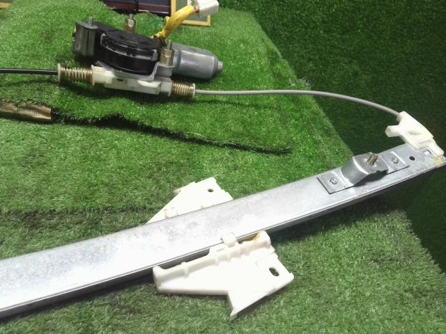 【中古】ＭＰＶ CBA-LW3W 右Ｆドアレギュレータ・モーター L081-58-58XA 自社品番240795 29Y