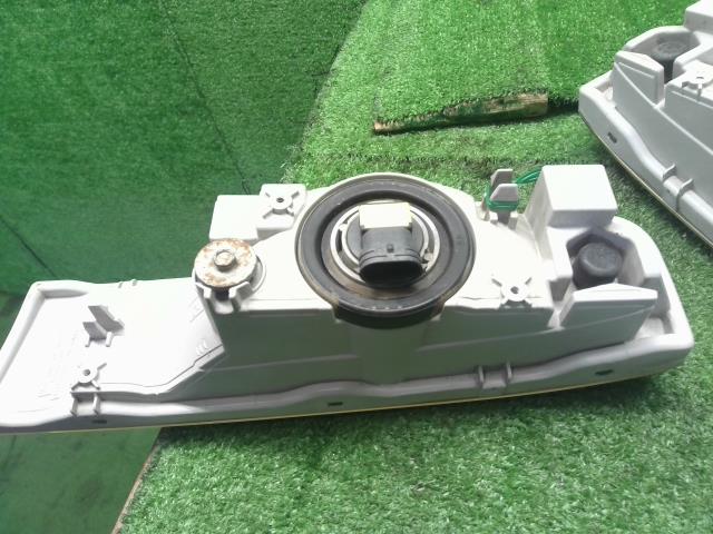 【中古】タント CBA-L385S 左右フォグランプ ライト 08569-K2001 自社品番250001 W24