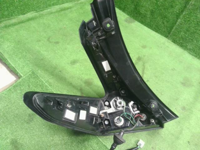 【中古】リーフ ZAA-ZE1 右テールランプ ライト 26550-5SK0B 自社品番250002 XBK