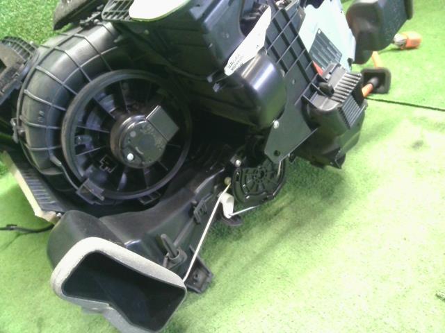 【中古】リーフ ZAA-ZE1 カーヒーター ブロアケース 27210-5SK7A 自社品番250002 XBK