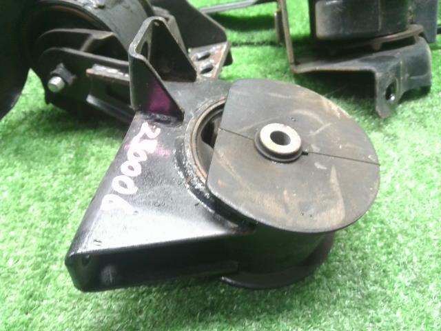 【中古】モコ DBA-MG22S エンジンマウント 11210-4A00D- 自社品番250006 ZPB