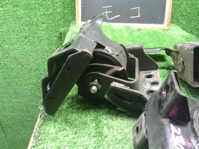 【中古】モコ DBA-MG22S エンジンマウント 11210-4A00D- 自社品番250006 ZPB