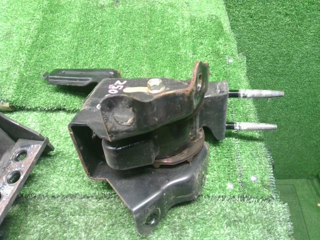 【中古】モコ DBA-MG22S エンジンマウント 11210-4A00D- 自社品番250006 ZPB