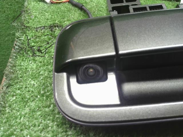 【中古】ハスラー 5AA-MR92S リアゲート バックドア アウターハンドル カメラ付 82850-50M30-ZVD 自社品番250011 ZVD