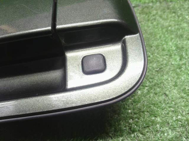 【中古】ハスラー 5AA-MR92S リアゲート バックドア アウターハンドル カメラ付 82850-50M30-ZVD 自社品番250011 ZVD