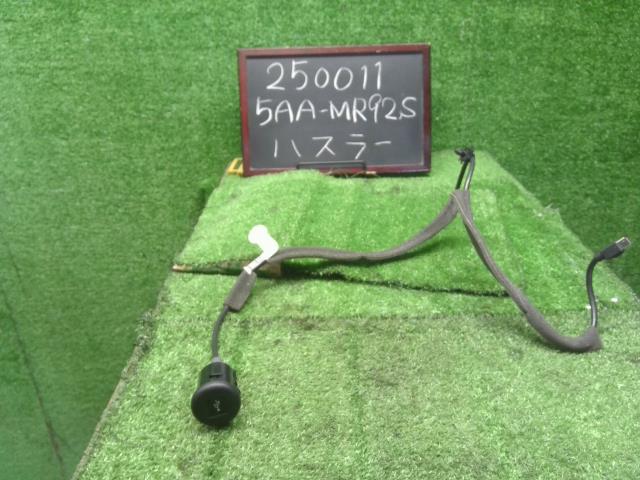 【中古】ハスラー 5AA-MR92S USBポート  自社品番250011 ZVD