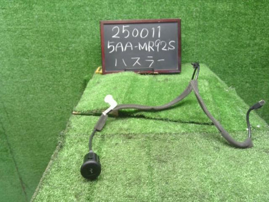 【中古】ハスラー 5AA-MR92S USBポート  自社品番250011 ZVD