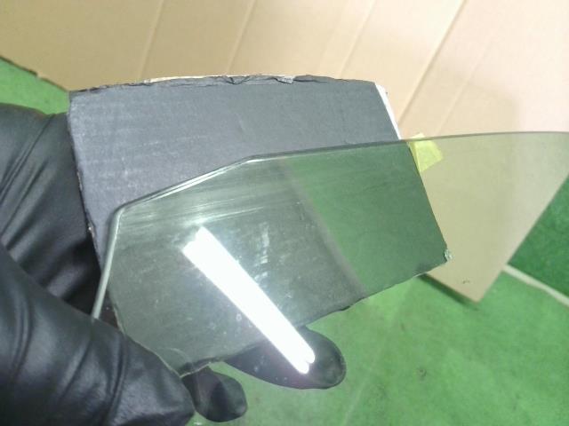 プリウス DAA-ZVW55 右フロントドアガラス 右Fドアガラス　運転席側　68101-47210 自社品番250013