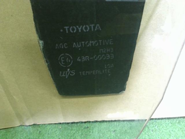 プリウス DAA-ZVW55 右フロントドアガラス 右Fドアガラス　運転席側　68101-47210 自社品番250013