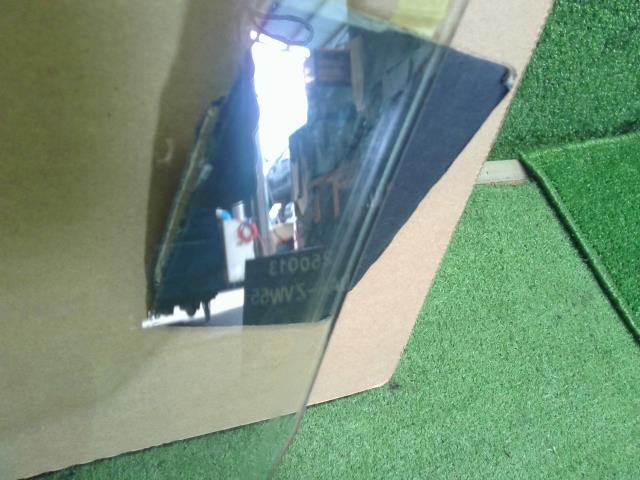 プリウス DAA-ZVW55 右フロントドアガラス 右Fドアガラス　運転席側　68101-47210 自社品番250013