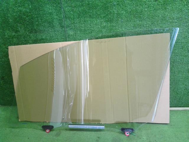 プリウス DAA-ZVW55 右フロントドアガラス 右Fドアガラス　運転席側　68101-47210 自社品番250013