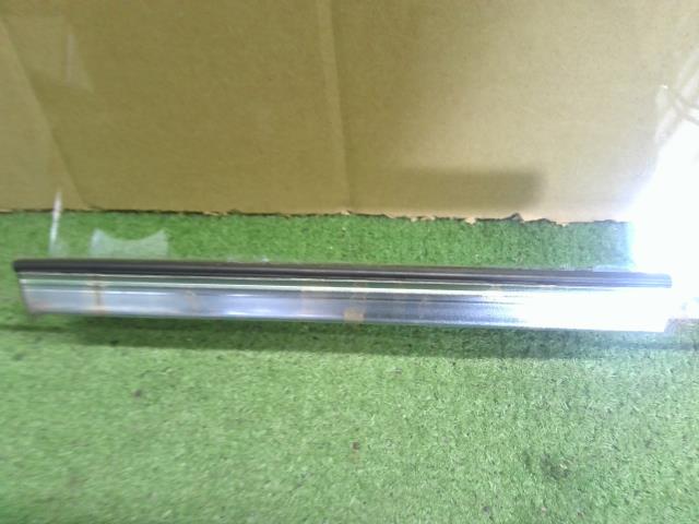 プリウス DAA-ZVW55 右フロントドアガラス 右Fドアガラス　運転席側　68101-47210 自社品番250013