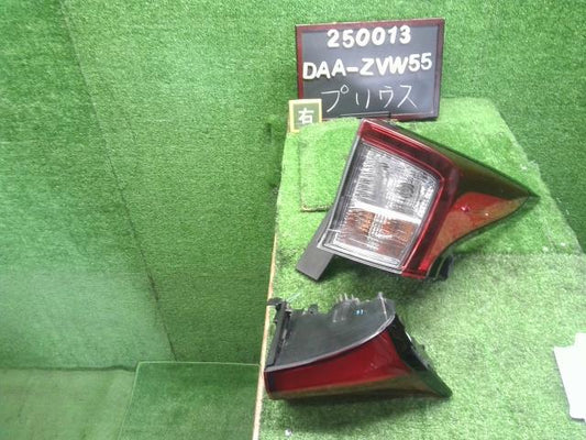 プリウス DAA-ZVW55 右テールランプ 右テールライト 運転席側 上下セット イチコ4720　81551-47470 自社品番250013
