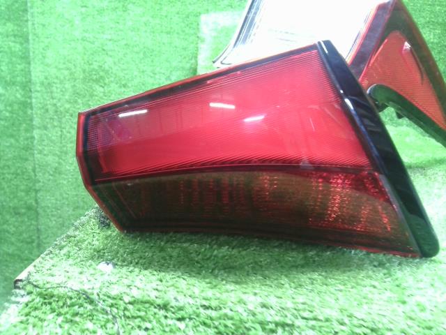 プリウス DAA-ZVW55 右テールランプ 右テールライト 運転席側 上下セット イチコ4720　81551-47470 自社品番250013
