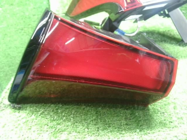 プリウス DAA-ZVW55 左テールランプ 左テールライト　助手席側 上下セット　イチコ4720 81561-47470 自社品番250013