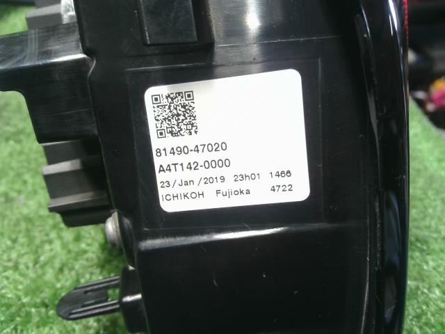 プリウス DAA-ZVW55 左テールランプ 左テールライト　助手席側 上下セット　イチコ4720 81561-47470 自社品番250013