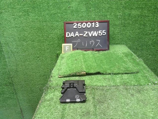 プリウス DAA-ZVW55 フロント用　カメラ リアカメラ　デンソー036500-8781　8646C-47033 自社品番250013