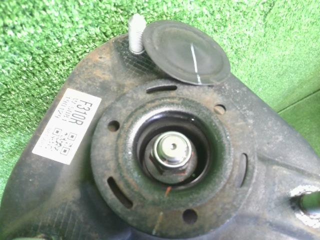 プリウス DAA-ZVW55 右フロントストラット 右F ナックル ロアアーム付　運転席側  48510-80A80 自社品番250013